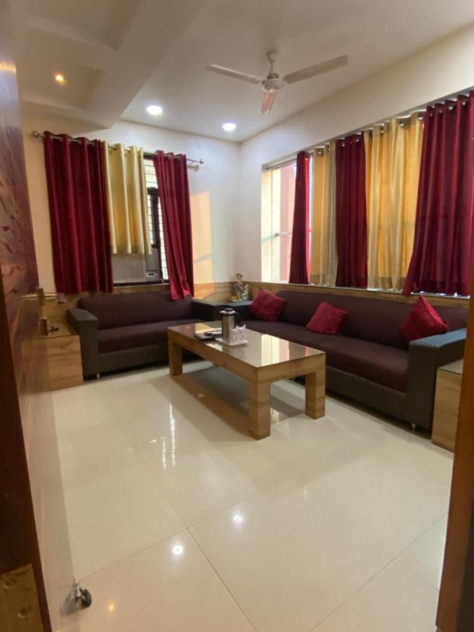 Hotel Pradeep Palace Горакпур Екстериор снимка