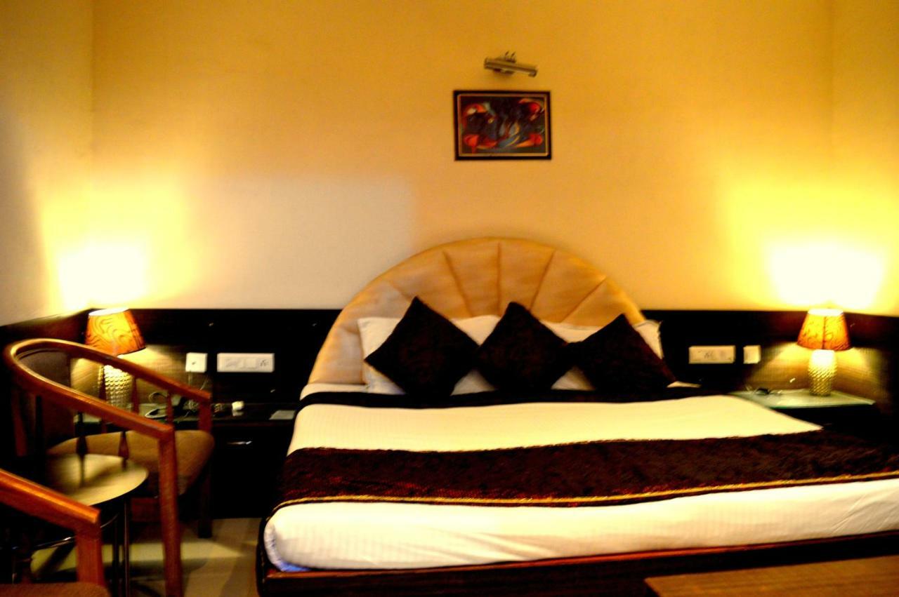 Hotel Pradeep Palace Горакпур Стая снимка